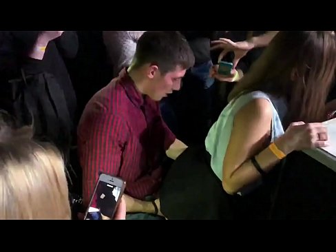❤️ Ubulili bangempela ku-nightclub yaseRussia. Intombazane yaseRussia eneminyaka engu-18 ubudala ingene endunu nasesithweni sangasese e-nightclub Ucansi lwendunu ku-porn zu.pornsexphoto.ru ❌❤